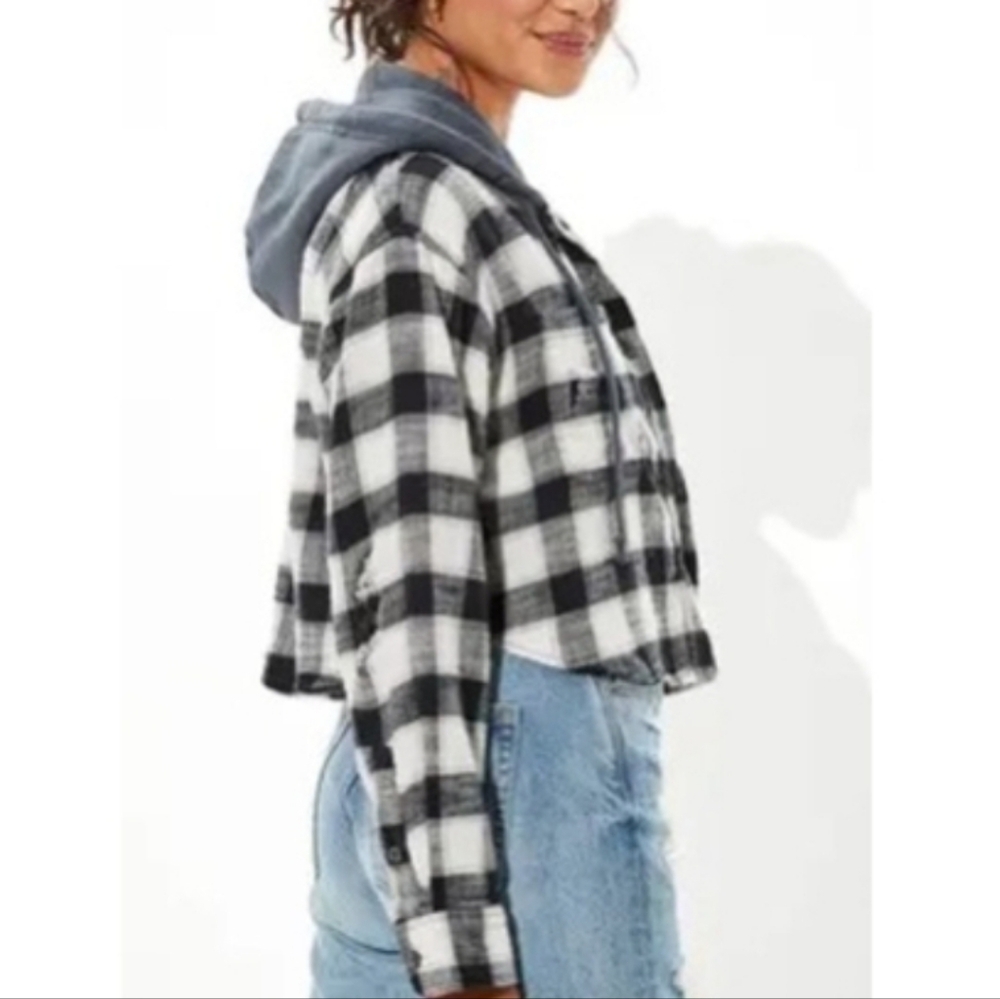 AE Cozy Cabin Cropped Hoodie Flannel Shirt Black White Plaid Distressed S Grunge - Picture 3 of 13